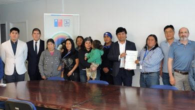 Photo of Comunidad Carehue y familia Lemún Saavedra firmaron escrituras para compra de tierras por parte de CONADI